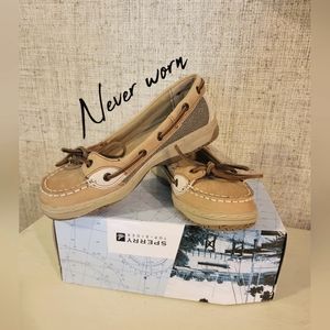 Girl's Sperry Anglefish Boat Shoe Slip-on, tan, Linen Oat, size US 2.5